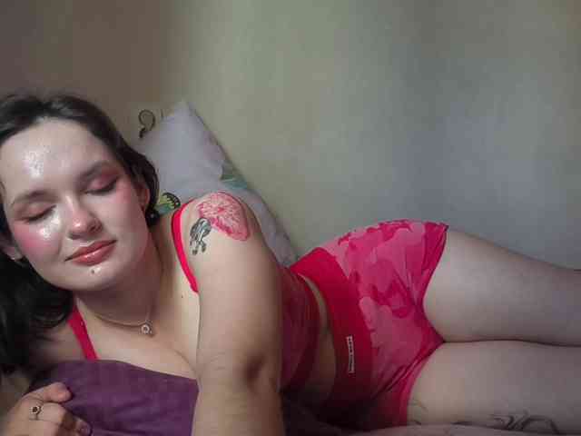Elyaaa webcam