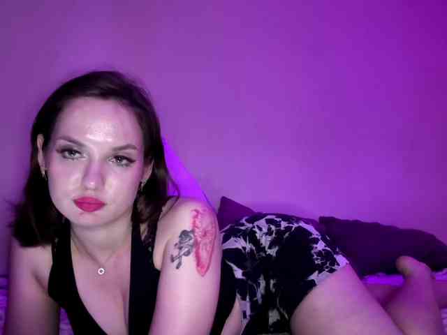 Elyaaa webcam