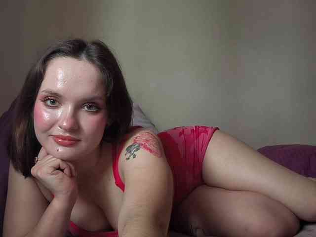 Elyaaa webcam