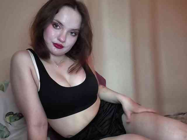 Elyaaa webcam