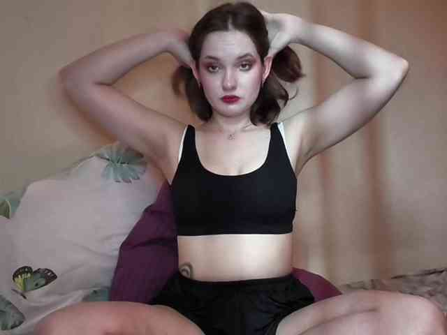 Elyaaa webcam