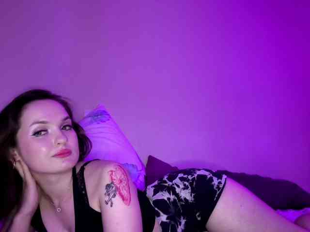 Elyaaa webcam