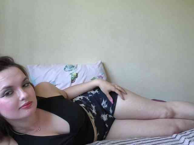 Elyaaa webcam