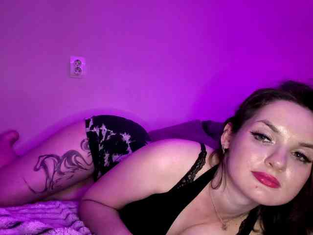 Elyaaa webcam