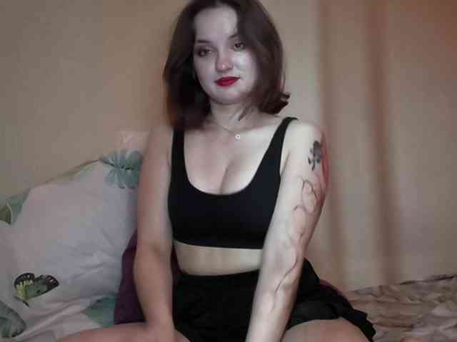 Elyaaa webcam
