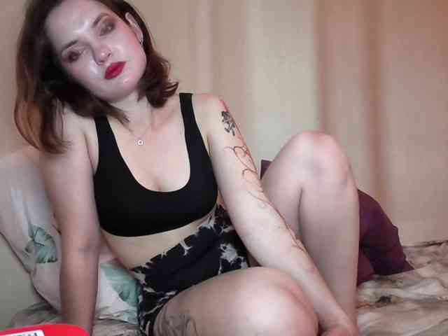 Elyaaa webcam