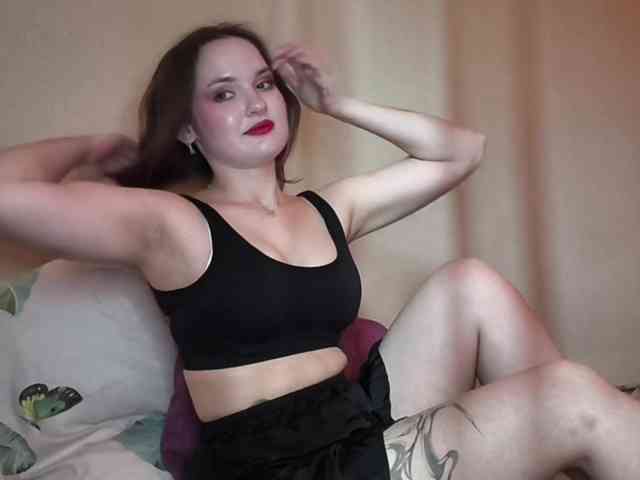 Elyaaa webcam