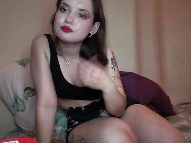 Elyaaa webcam