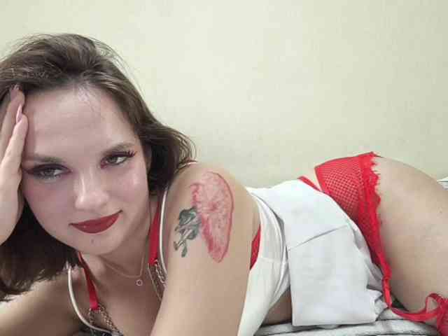 Elyaaa webcam