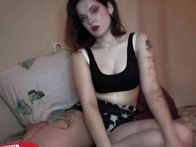 Elyaaa webcam