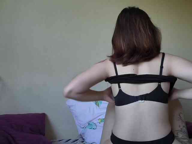 Elyaaa webcam