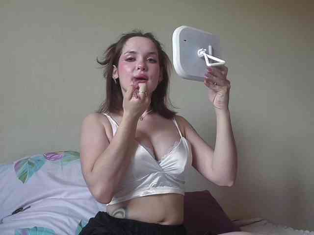 Elyaaa webcam