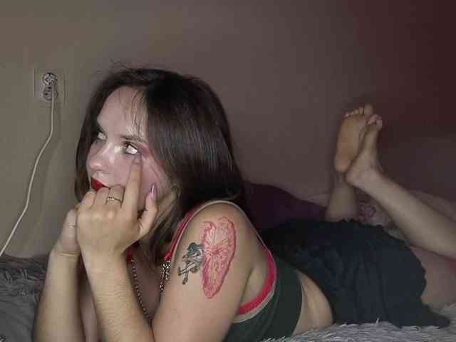 Elyaaa webcam