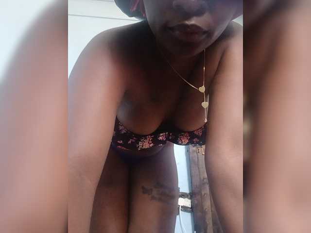 Sweetpussy22 live cam on BongaCams