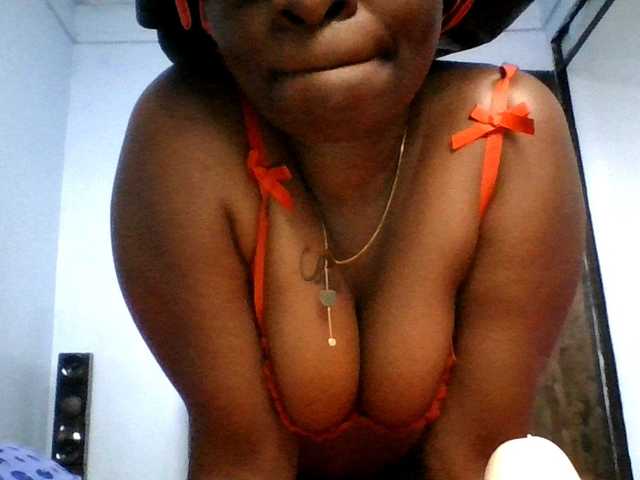 Sweetpussy22 live cam on BongaCams