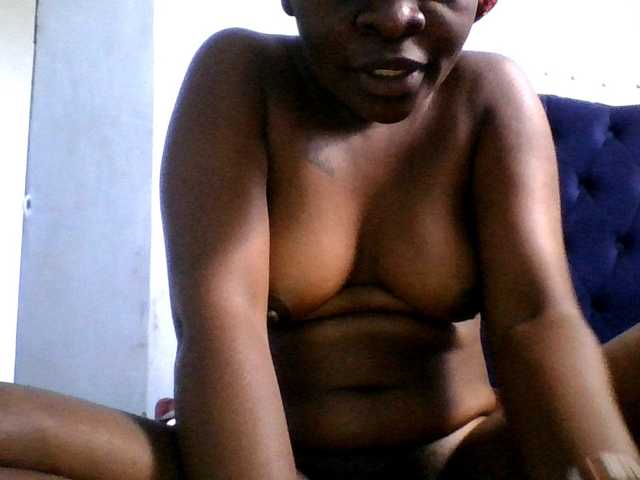 Sweetpussy22 live cam on BongaCams