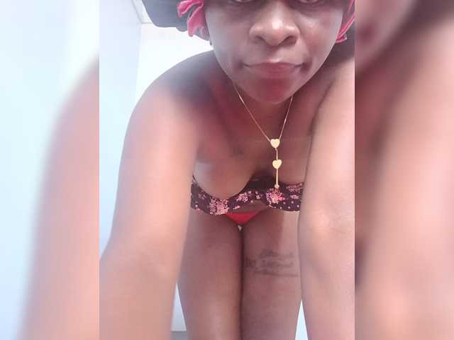 Sweetpussy22 live cam on BongaCams