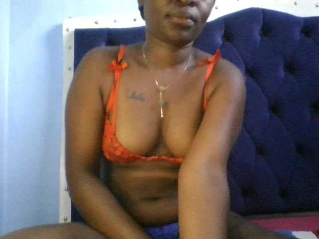 Sweetpussy22 live cam on BongaCams