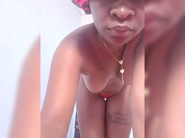 Sweetpussy22 live cam on BongaCams
