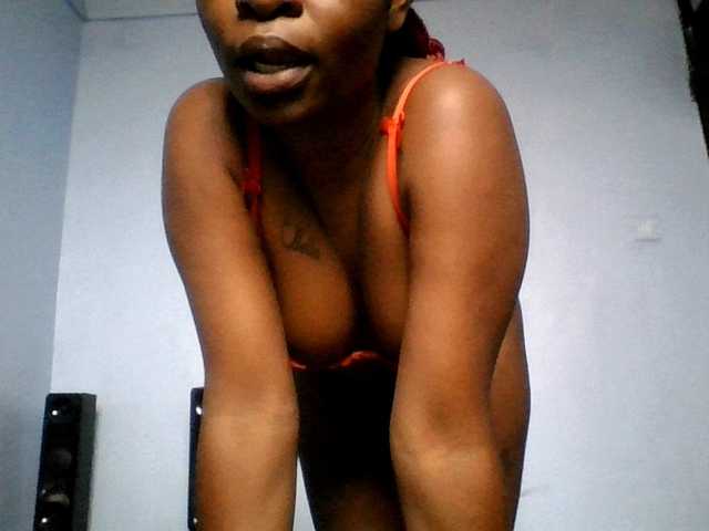 Sweetpussy22 live cam on BongaCams