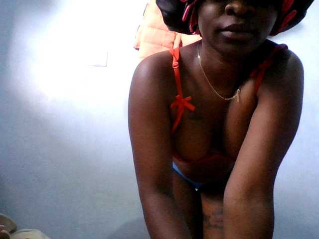 Sweetpussy22 live cam on BongaCams