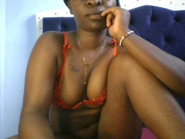 Sweetpussy22 live cam on BongaCams