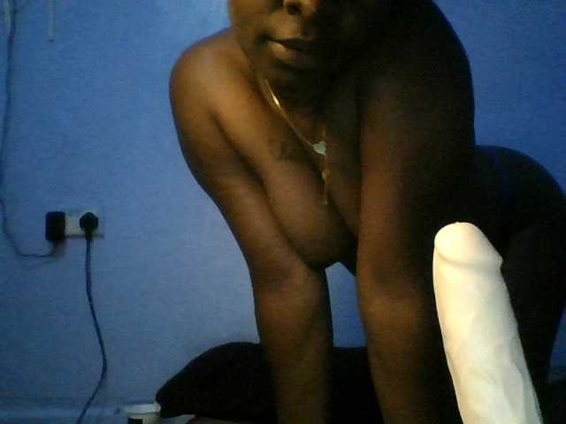 Sweetpussy22 live cam on BongaCams