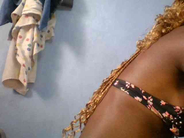 Hornygal21 webcam