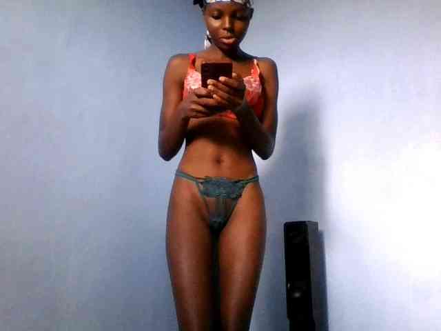Hornygal21 webcam