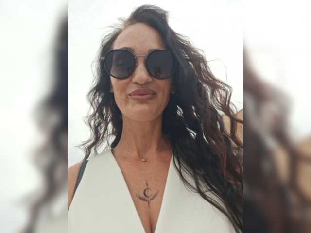 le modèle __BESTizaya_Alice__ est en webcam porno dans un show sur le site bongacams, il possède les tags suivants: White/Caucasian,Brunette,Shaved