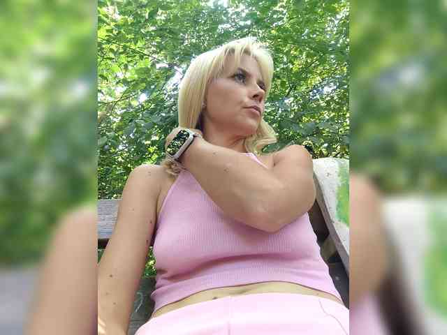 CrazyVika webcam