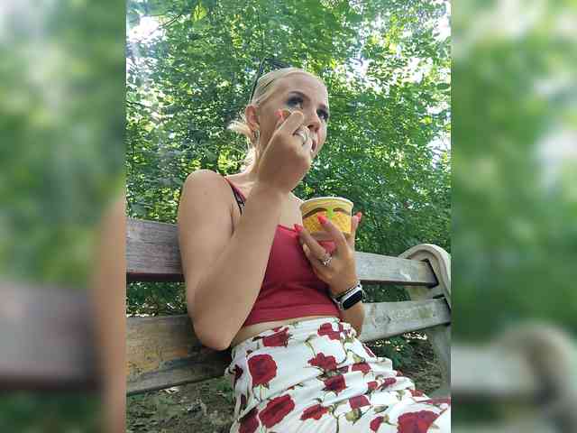 CrazyVika webcam