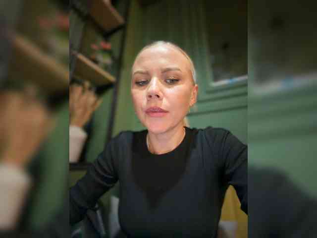 CrazyVika webcam