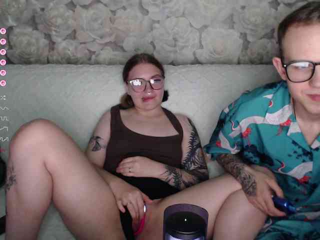 Dressed-To-Undress webcam