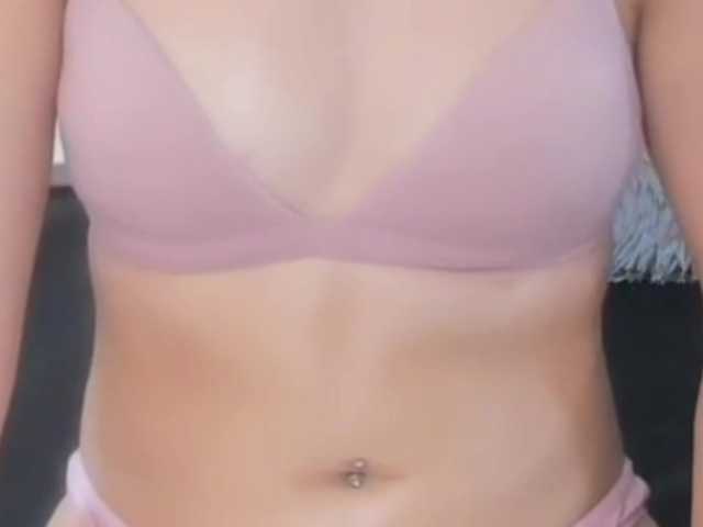 Farolle live cam on BongaCams