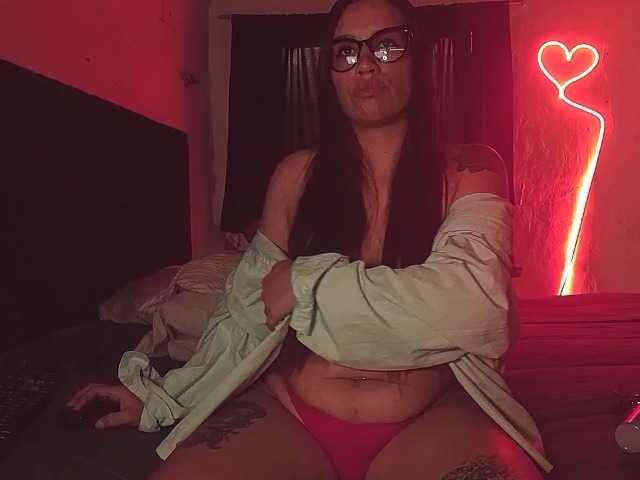 Micadiaz live cam on BongaCams