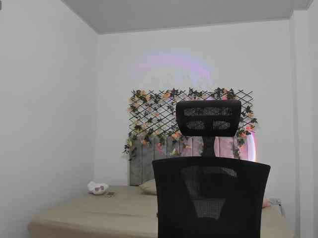 Hanni-Dulcee webcam