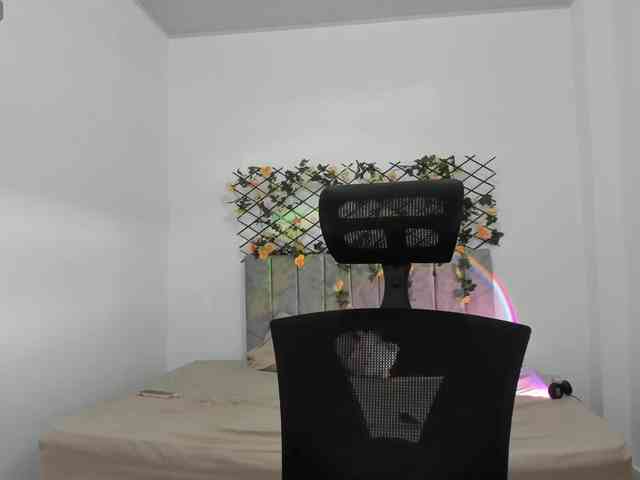 Hanni-Dulcee webcam