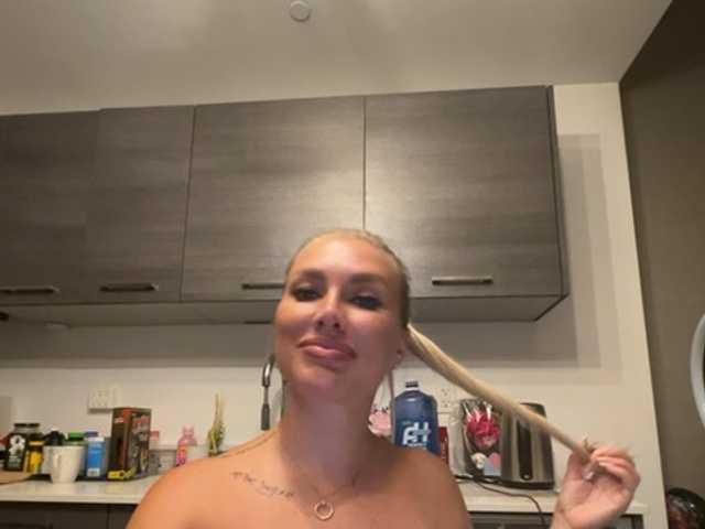 KarenLuxe live cam on BongaCams