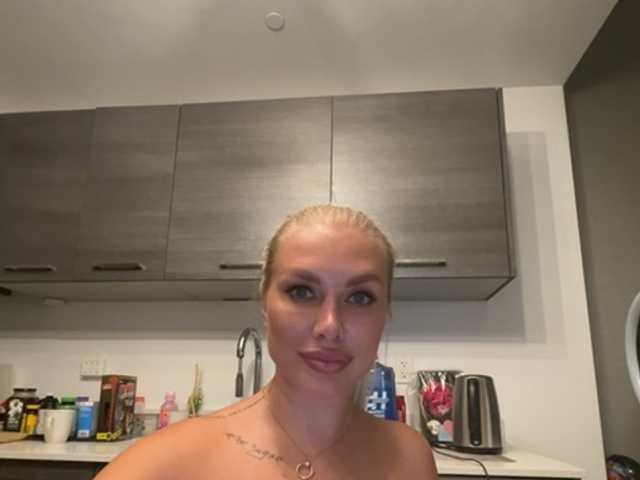 KarenLuxe live cam on BongaCams