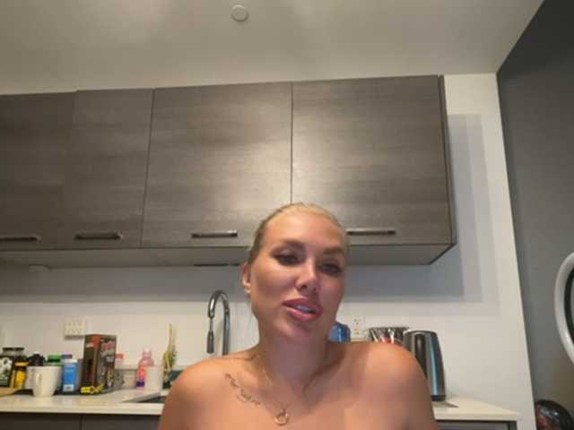 KarenLuxe live cam on BongaCams