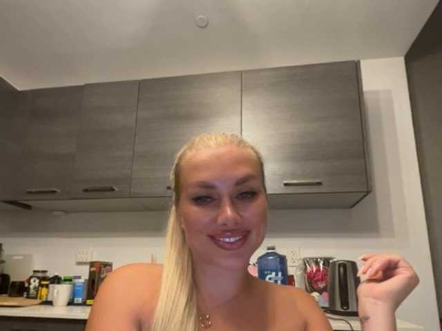 KarenLuxe live cam on BongaCams
