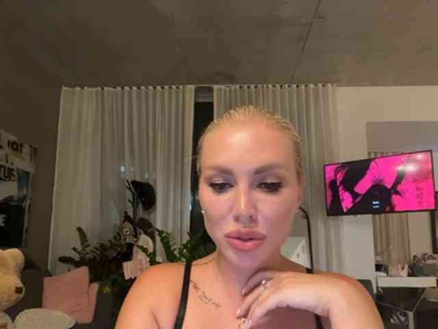 KarenLuxe webcam