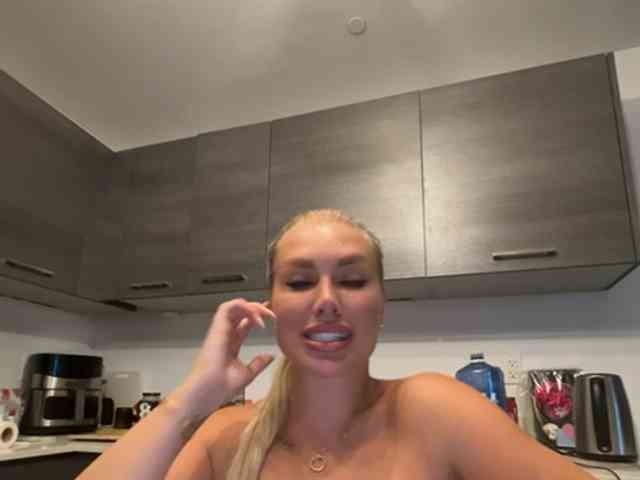 KarenLuxe webcam