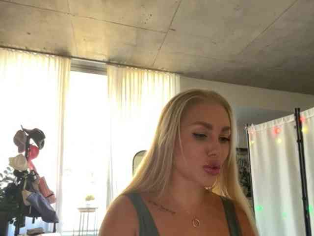 KarenLuxe webcam