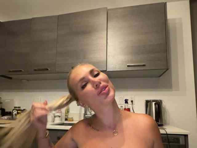 KarenLuxe webcam