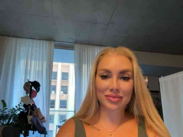 KarenLuxe webcam