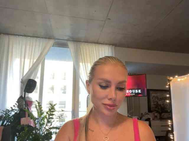 KarenLuxe webcam