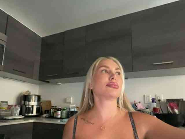 KarenLuxe webcam