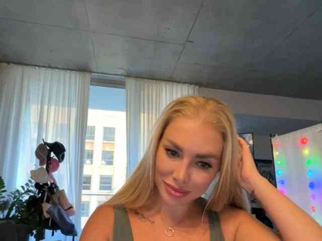 KarenLuxe webcam